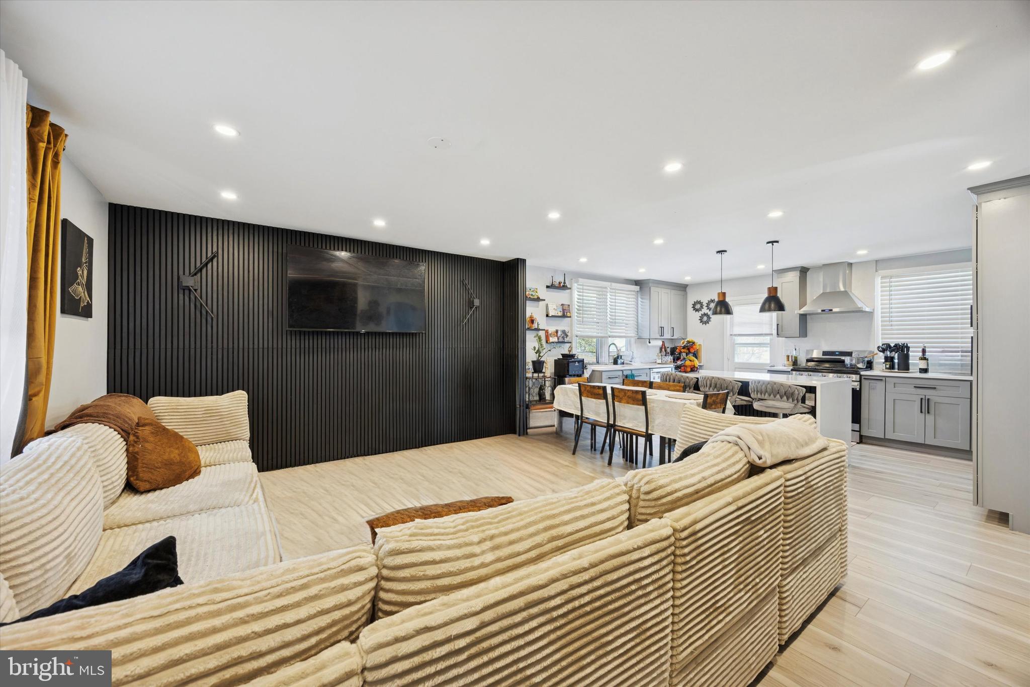 MEETINGHOUSE VIL - Residential