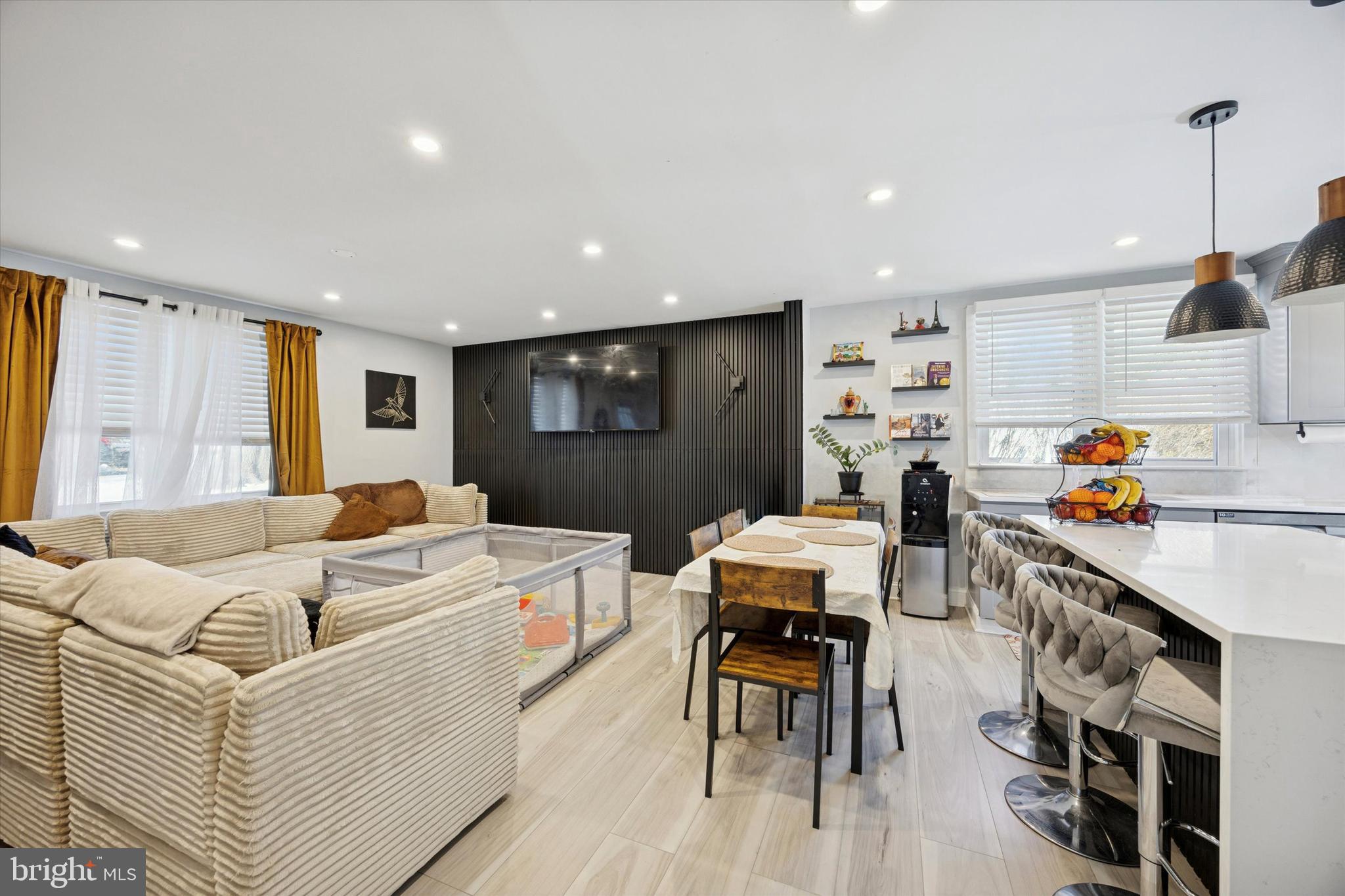 MEETINGHOUSE VIL - Residential