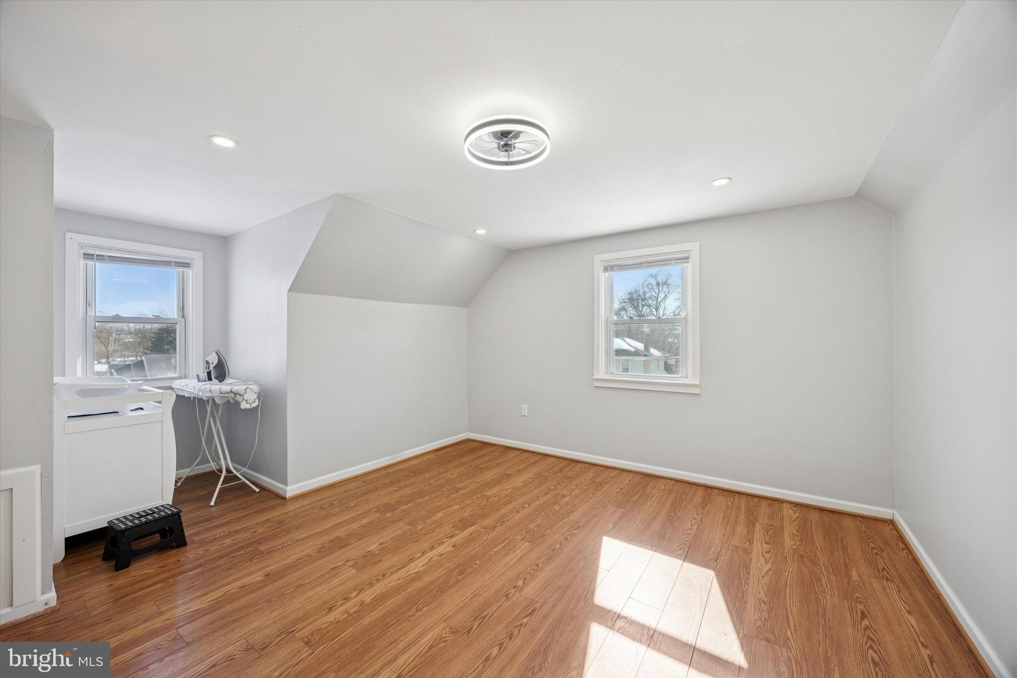 MEETINGHOUSE VIL - Residential