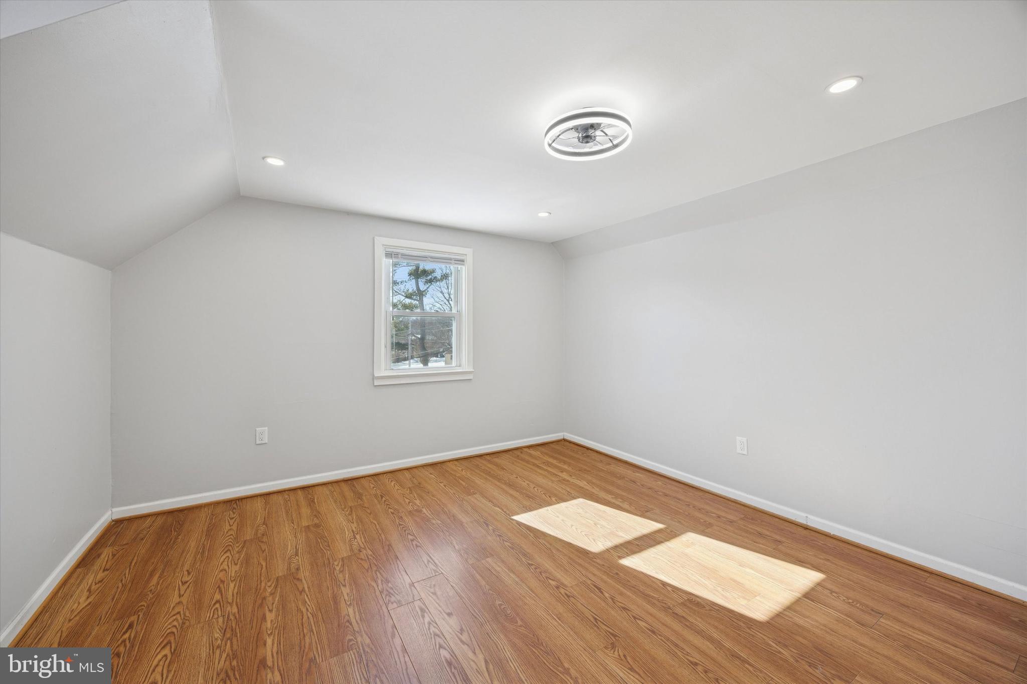 MEETINGHOUSE VIL - Residential