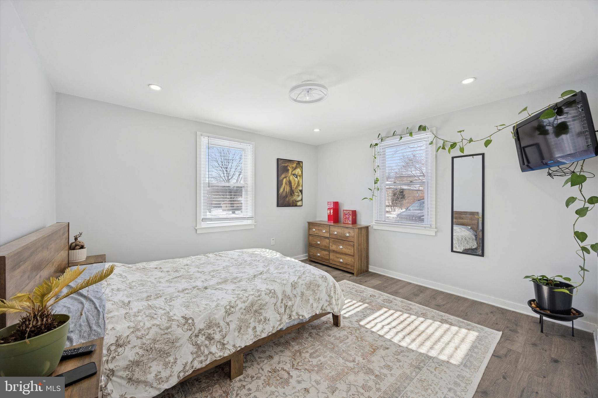 MEETINGHOUSE VIL - Residential