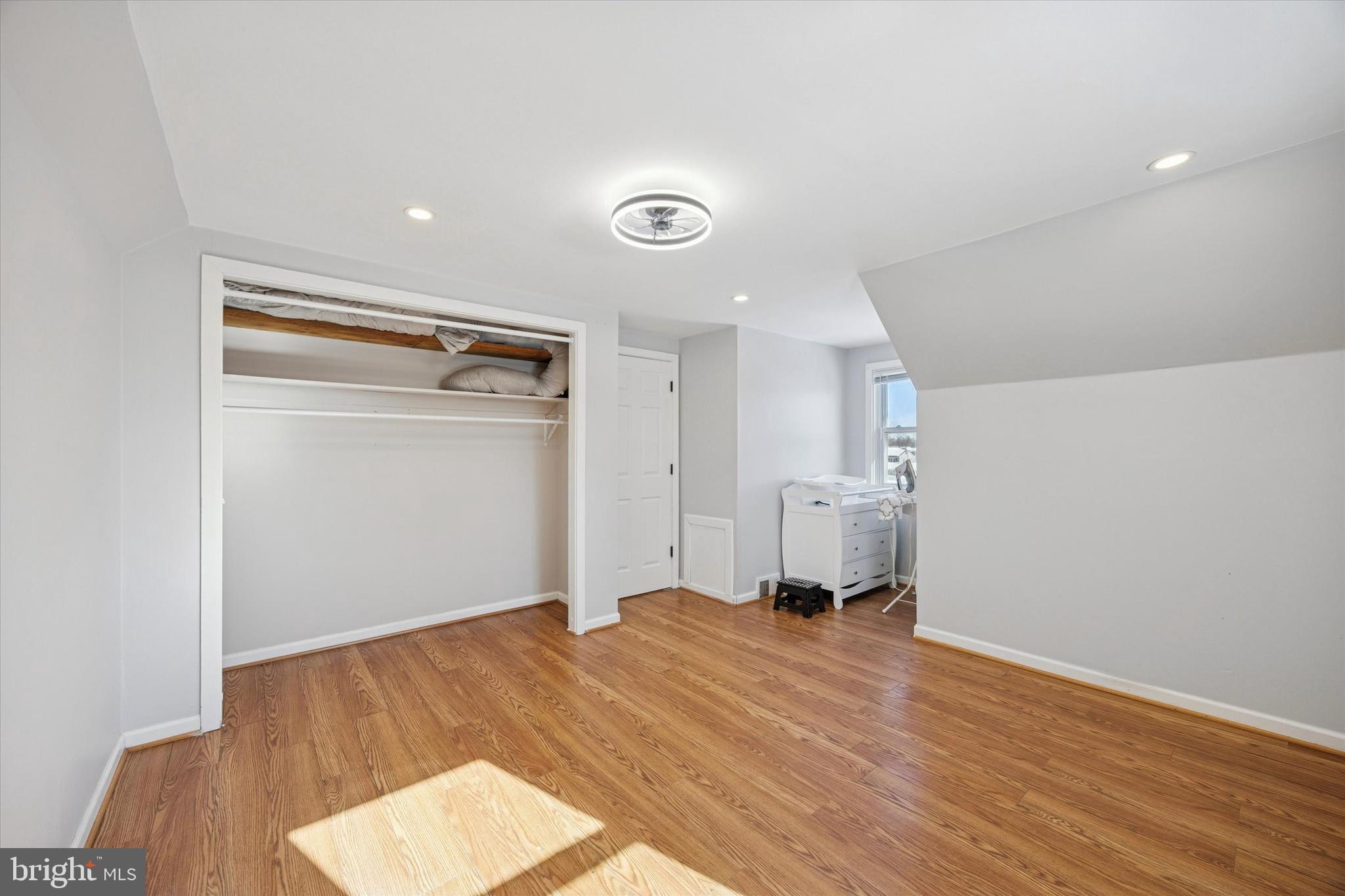 MEETINGHOUSE VIL - Residential