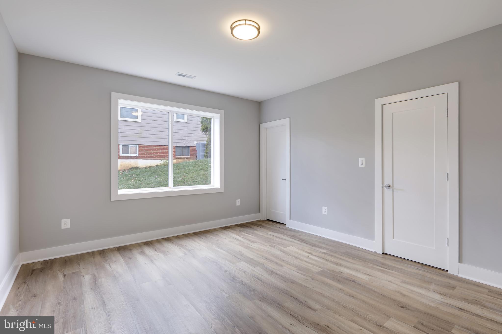 VIENNA WOODS - Residential