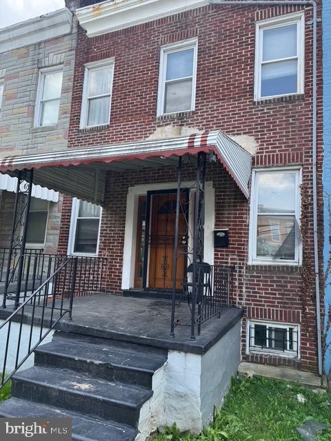 Perfect for an investor, this is a nice-sized row home. The seller recently installed a light coating on the roof. Lead paint certificate available.