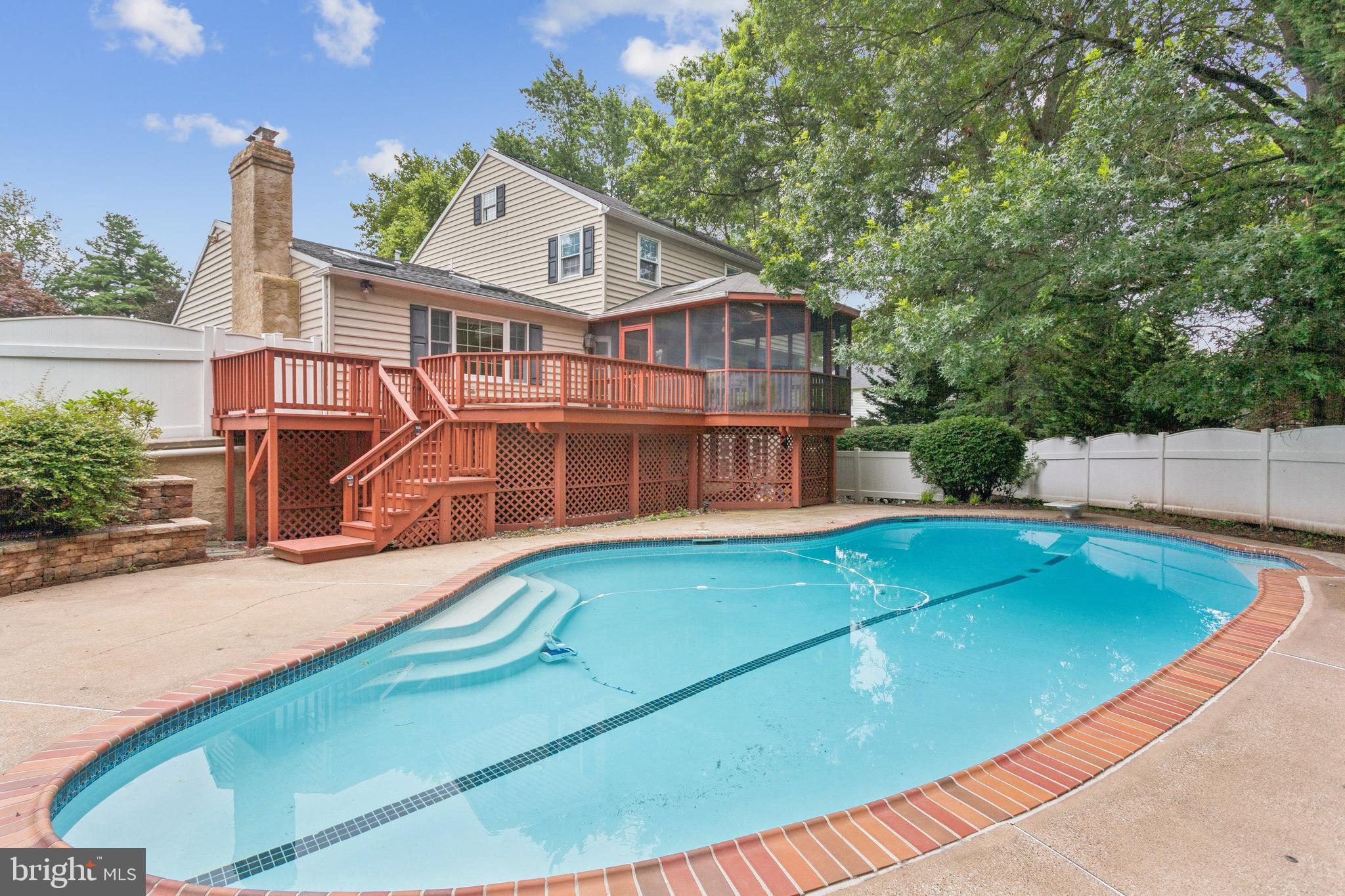 762 PADDOCK PLACE