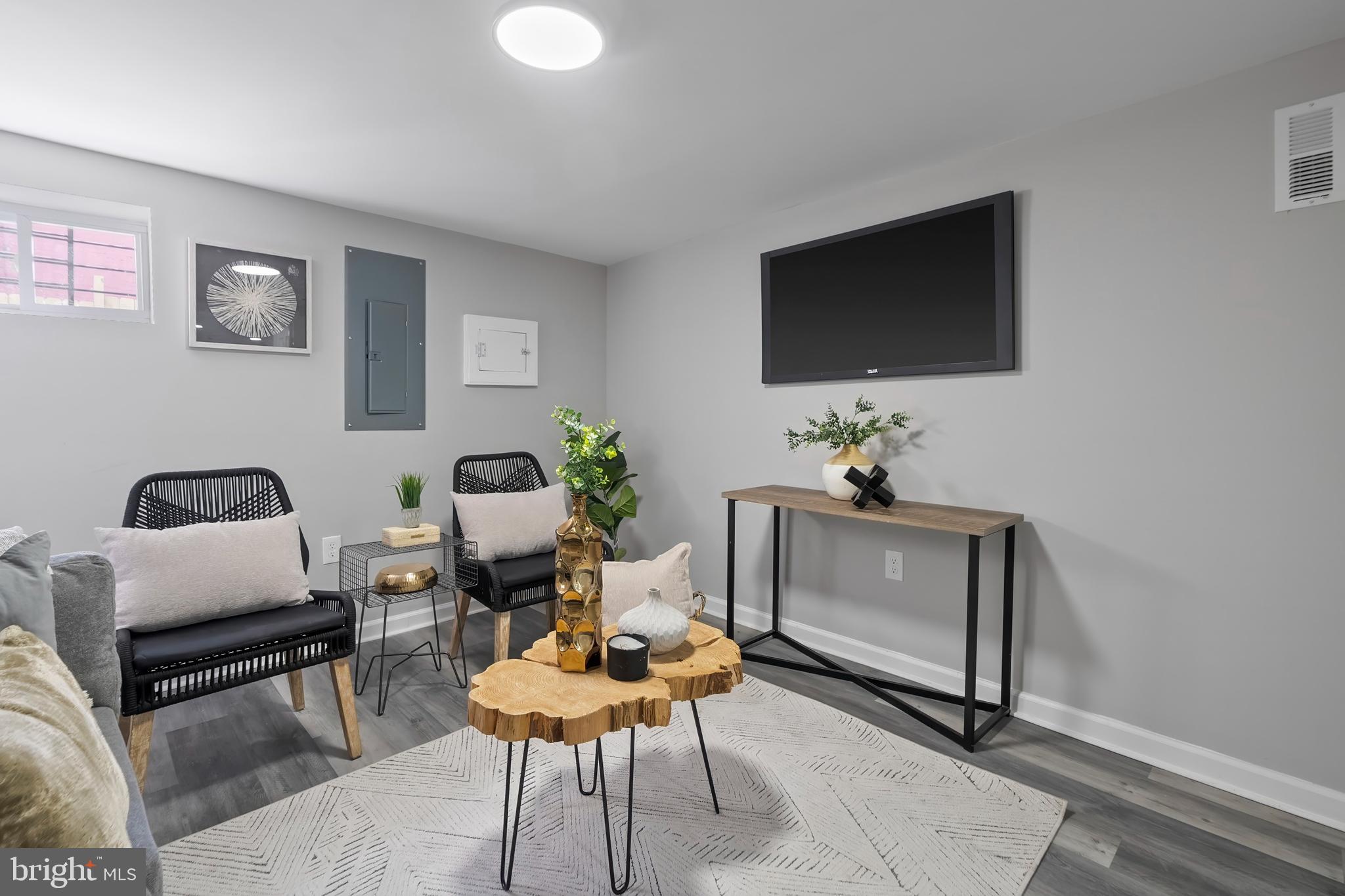 BROADWAY EAST - Residential