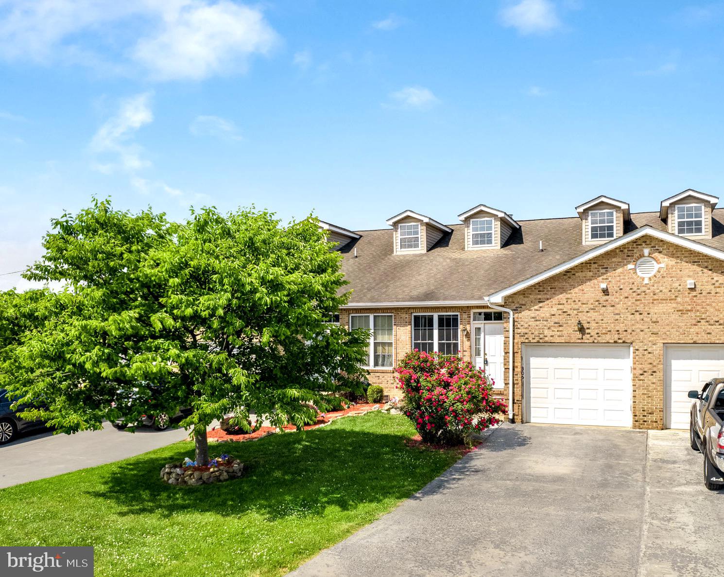 VILLAGE COMMONS - Residential