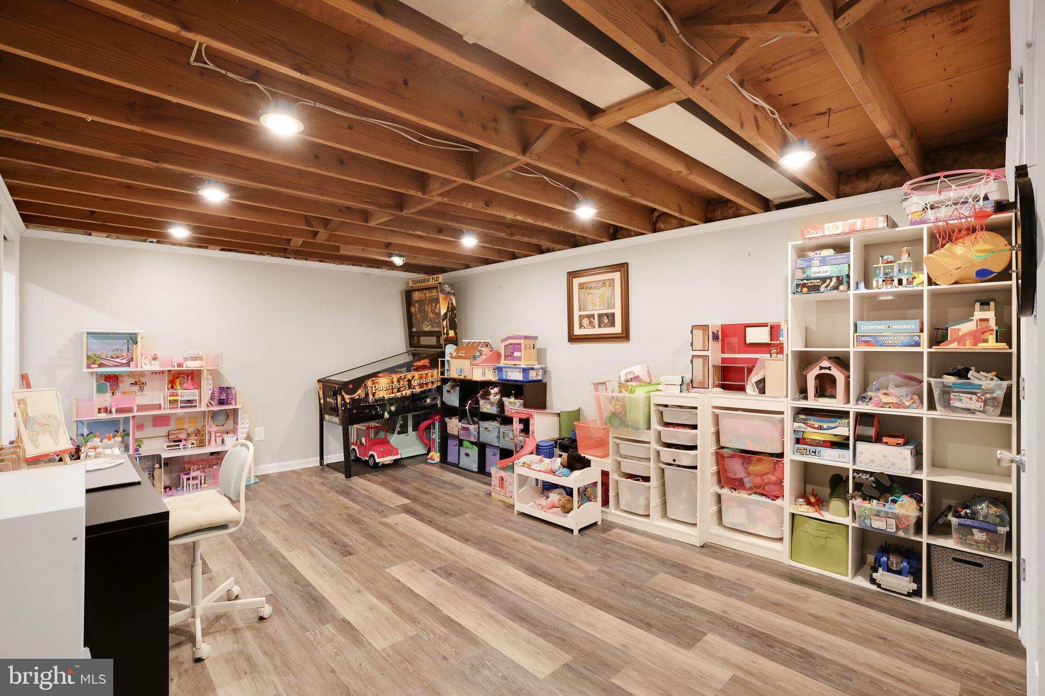 ROCK CREEK MANOR - Residential Lease