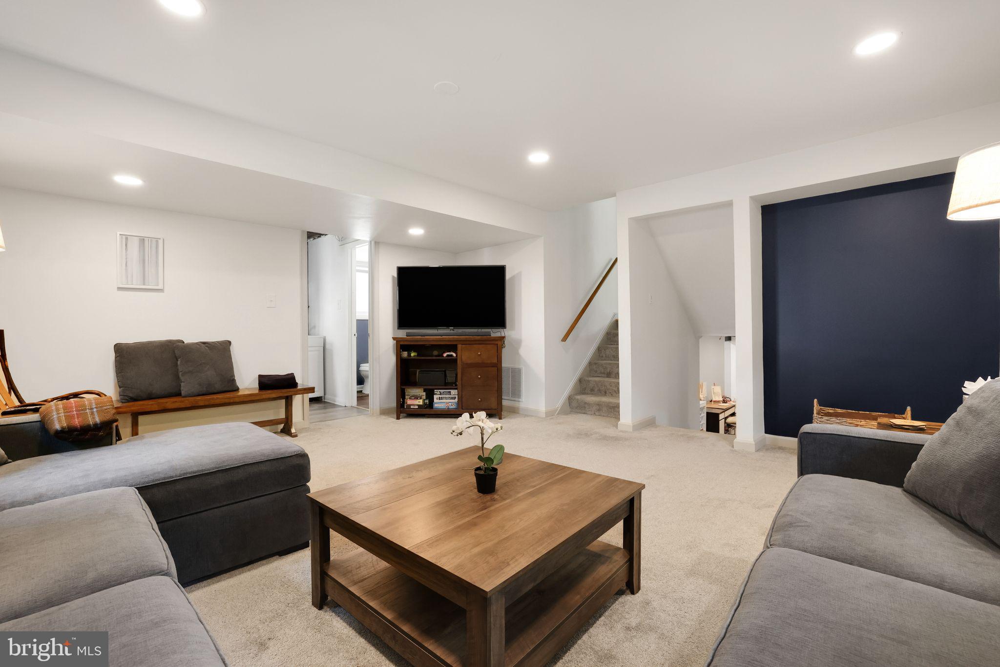 ROCK CREEK MANOR - Residential Lease