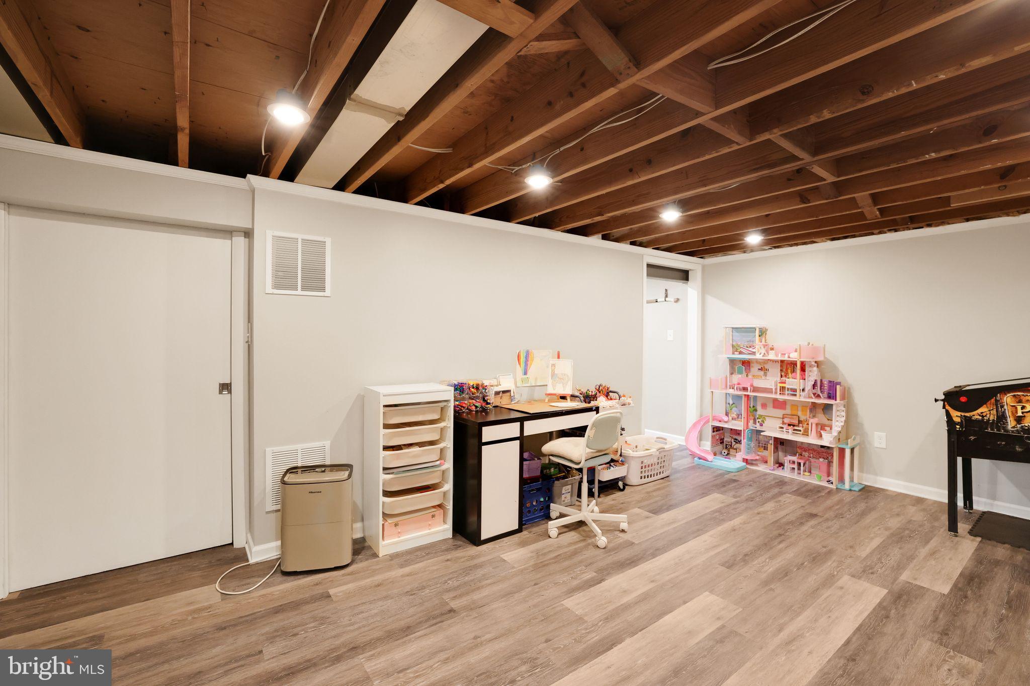 ROCK CREEK MANOR - Residential Lease