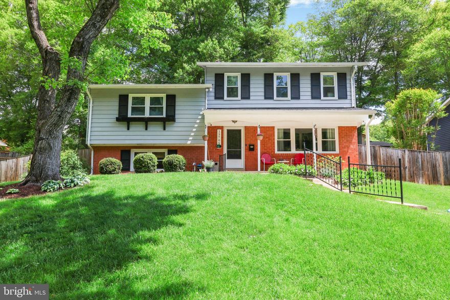 Immaculate 5 bedroom split level in Rock Creek Manor situated on a cul-de-sac road. Large 4 bedroom and Den home and 2.5 baths.

Wonderful open updated kitchen with granite countertops, ceramic backsplash and stainless steel appliances. 

Beautiful hardwood floors throughout the main level and upper 2 levels. 

Lower level family room and office. 

Large deck and fenced yard in teh back. 

Available July 14th.