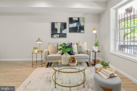 Townhouse For Sale - 2813 Kirk Avenue<br/> BALTIMORE, MD 21218