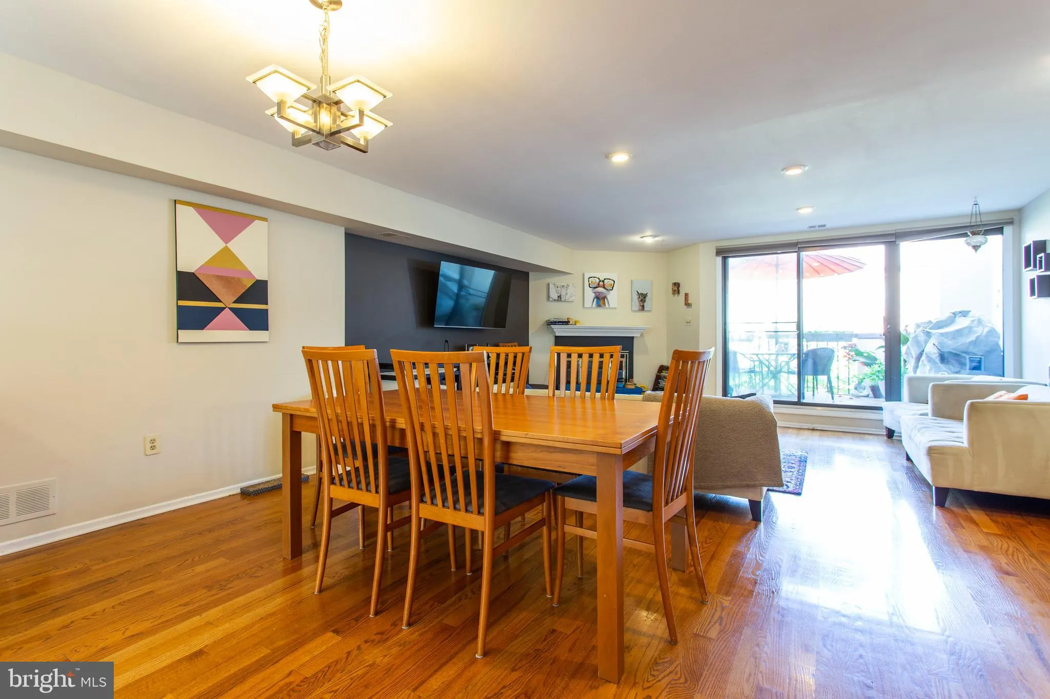 Philadelphia, Pennsylvania 19103, United States, 3 Bedrooms Bedrooms, ,3 BathroomsBathrooms,Residential,Active,146413