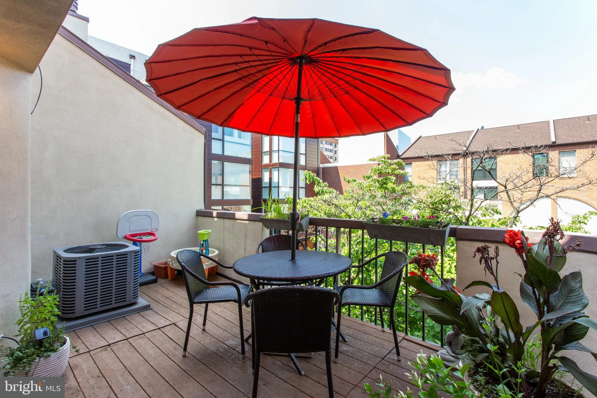 Philadelphia, Pennsylvania 19103, United States, 3 Bedrooms Bedrooms, ,3 BathroomsBathrooms,Residential,Active,146413