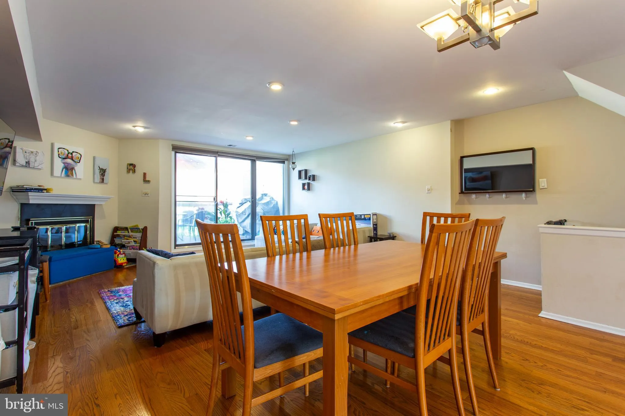 Philadelphia, Pennsylvania 19103, United States, 3 Bedrooms Bedrooms, ,3 BathroomsBathrooms,Residential,Active,146413