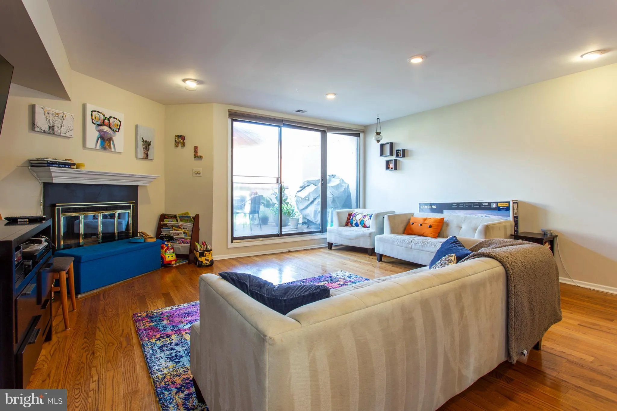 Philadelphia, Pennsylvania 19103, United States, 3 Bedrooms Bedrooms, ,3 BathroomsBathrooms,Residential,Active,146413