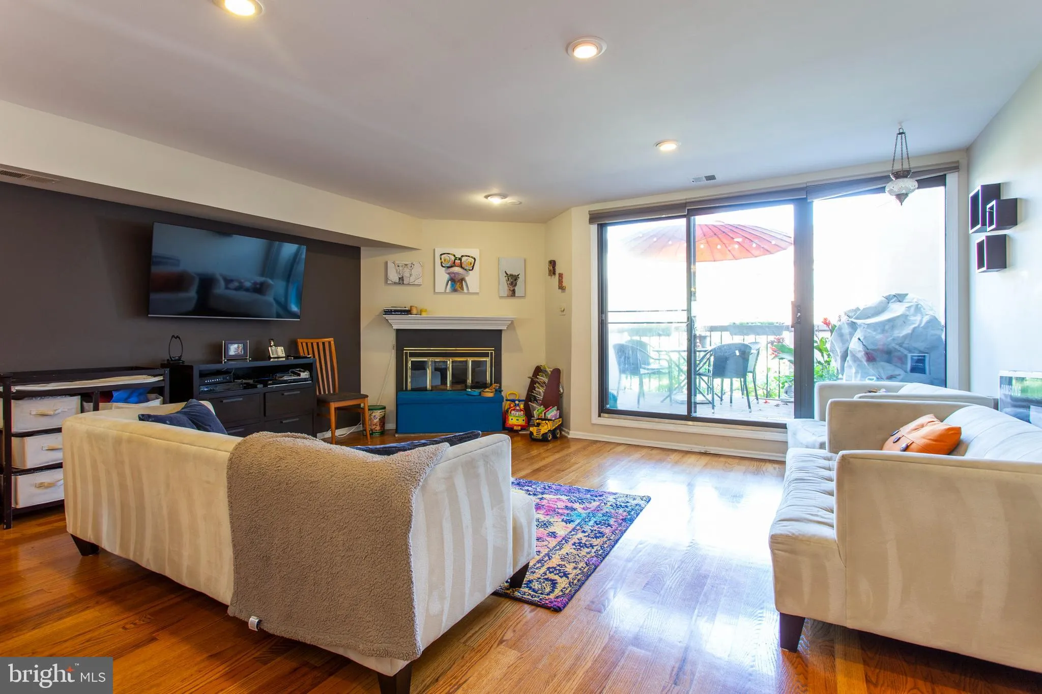 Philadelphia, Pennsylvania 19103, United States, 3 Bedrooms Bedrooms, ,3 BathroomsBathrooms,Residential,Active,146413