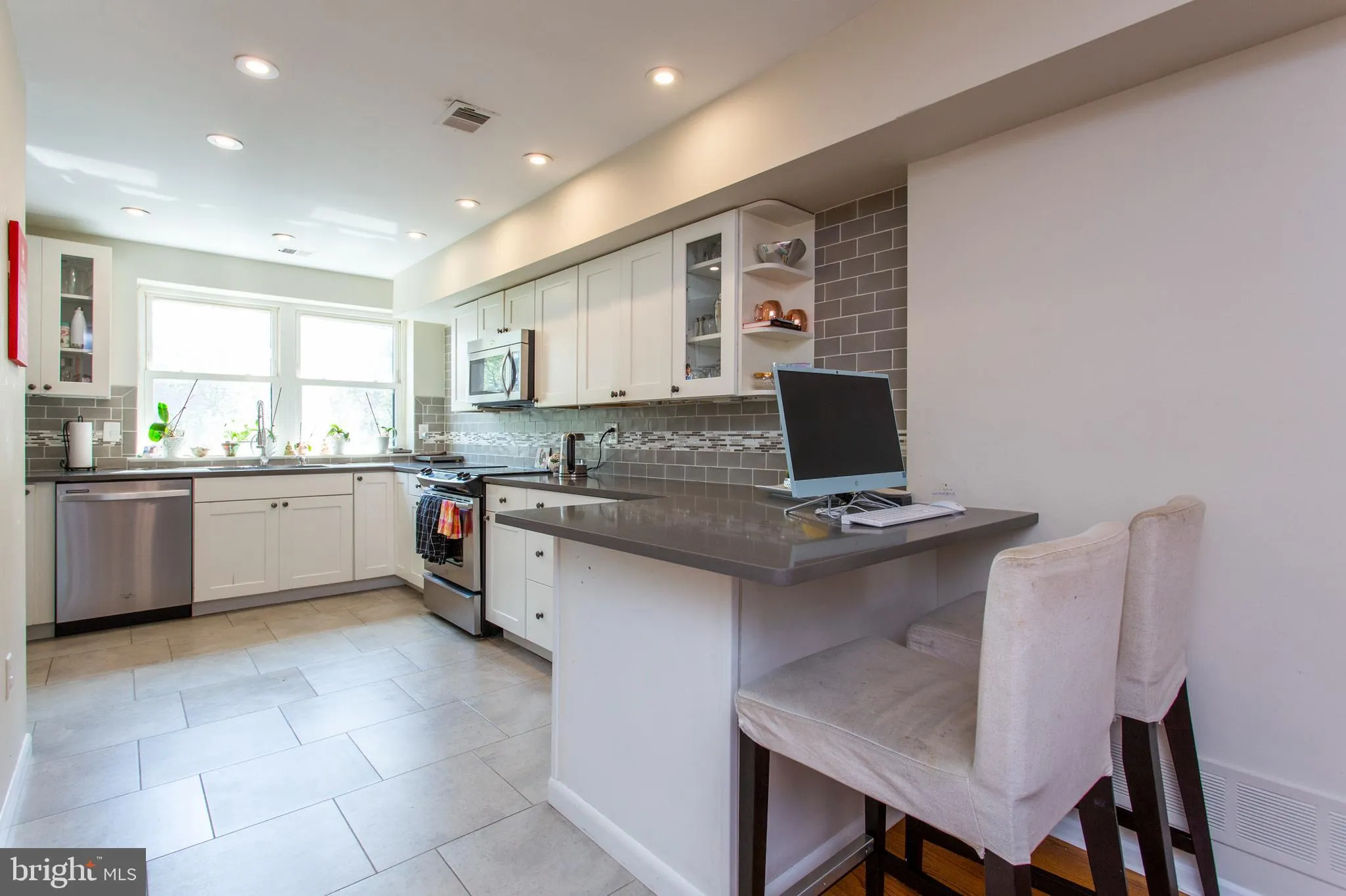Philadelphia, Pennsylvania 19103, United States, 3 Bedrooms Bedrooms, ,3 BathroomsBathrooms,Residential,Active,146413