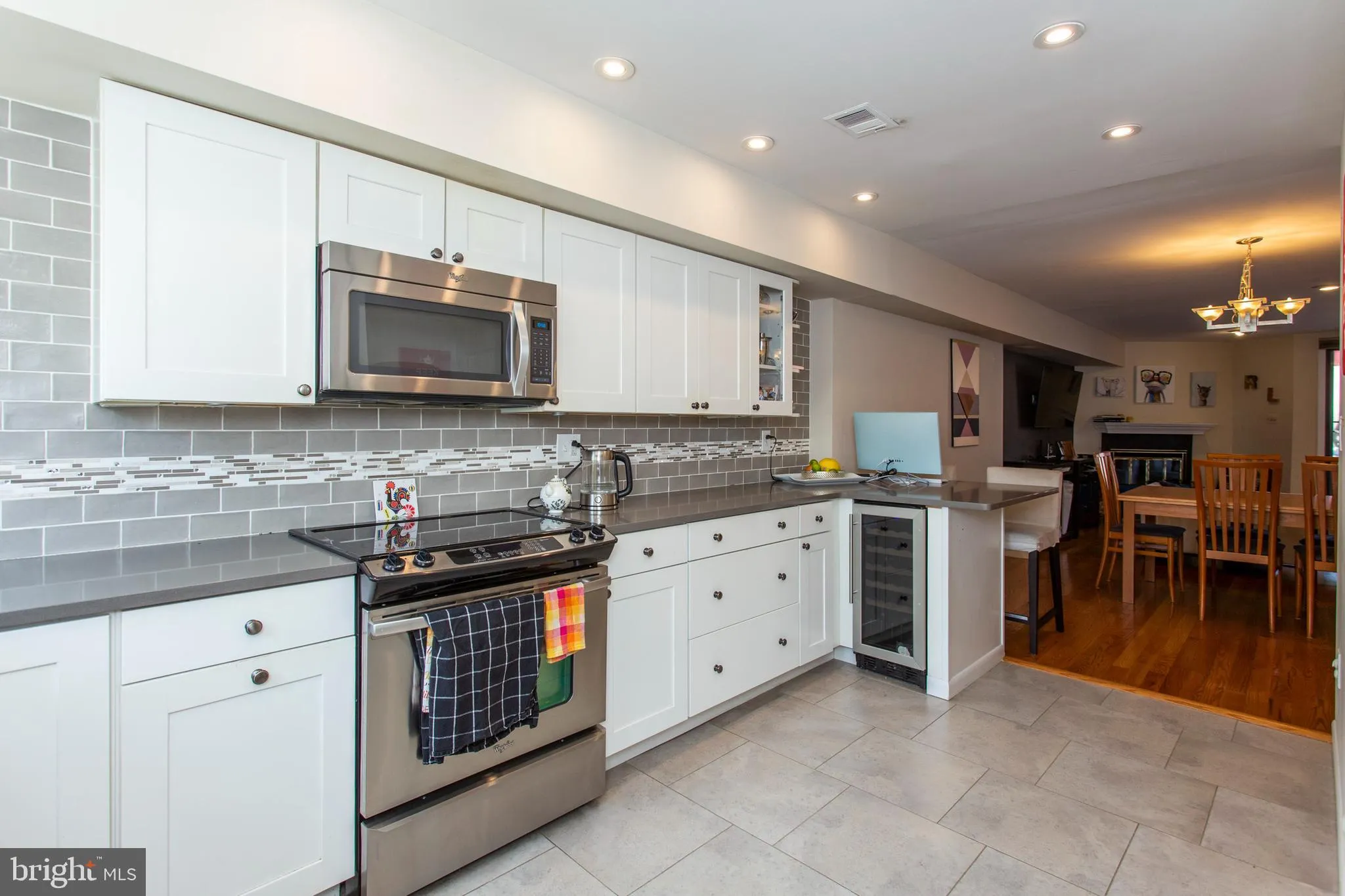 Philadelphia, Pennsylvania 19103, United States, 3 Bedrooms Bedrooms, ,3 BathroomsBathrooms,Residential,Active,146413