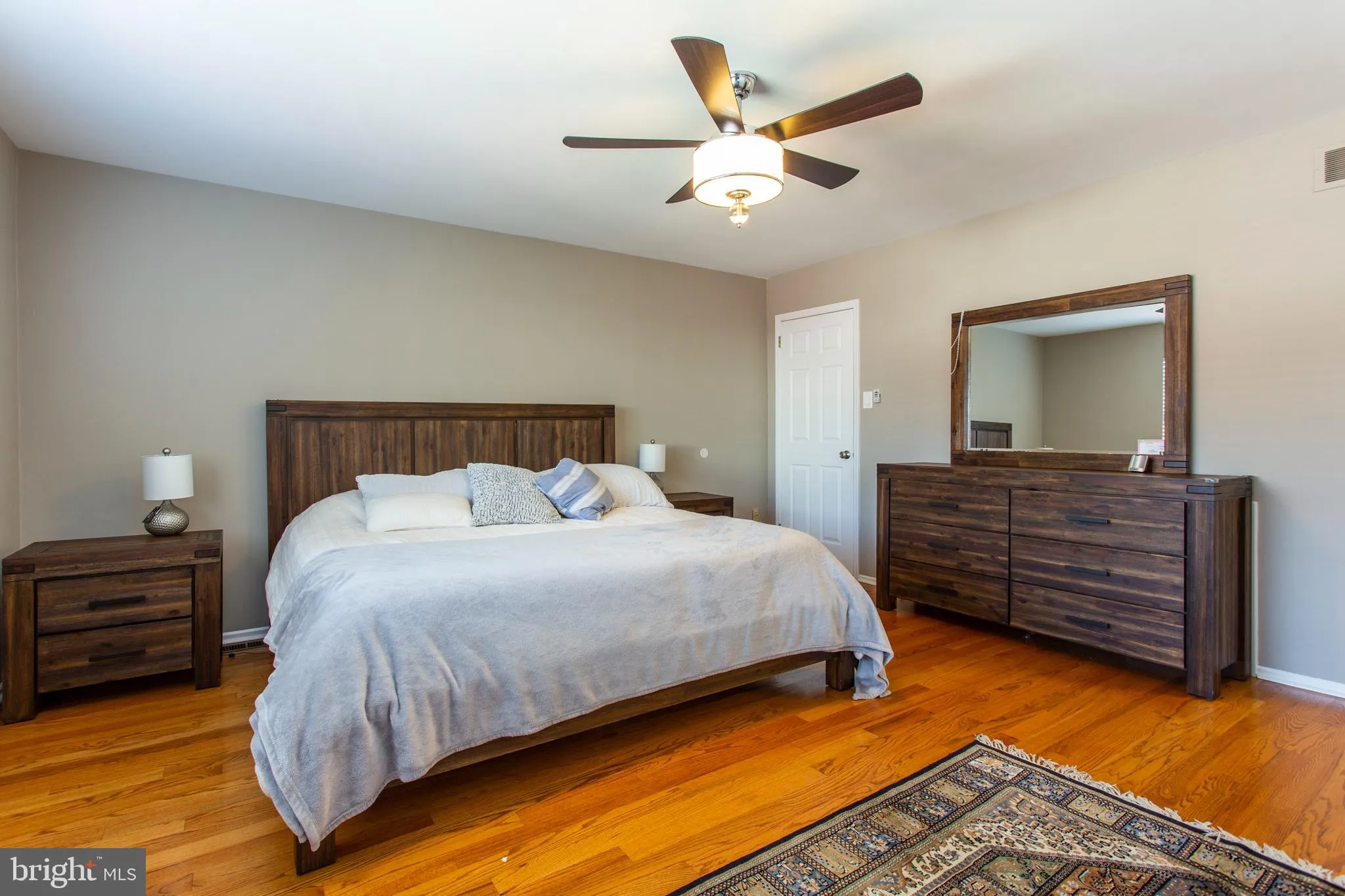 Philadelphia, Pennsylvania 19103, United States, 3 Bedrooms Bedrooms, ,3 BathroomsBathrooms,Residential,Active,146413