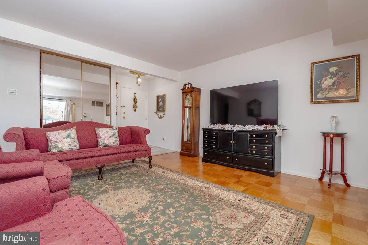 HICKORY HILLS - Residential