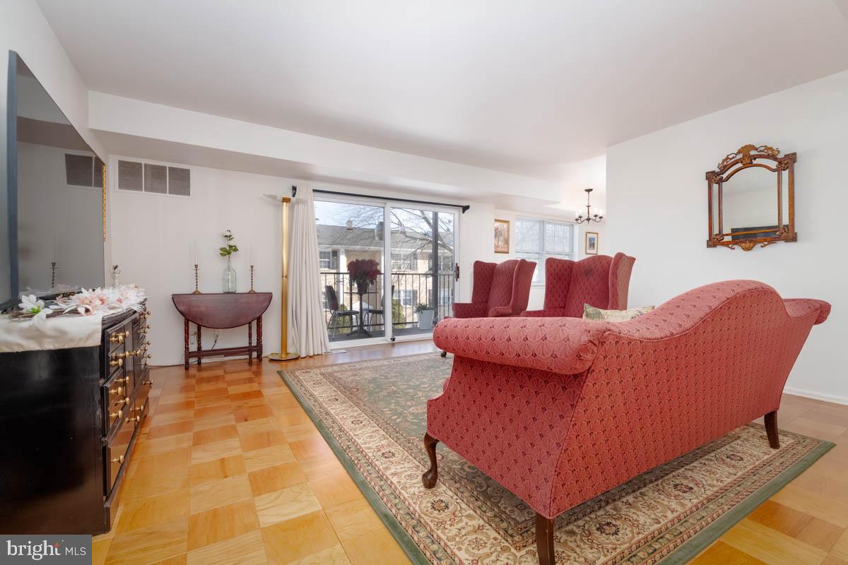 HICKORY HILLS - Residential