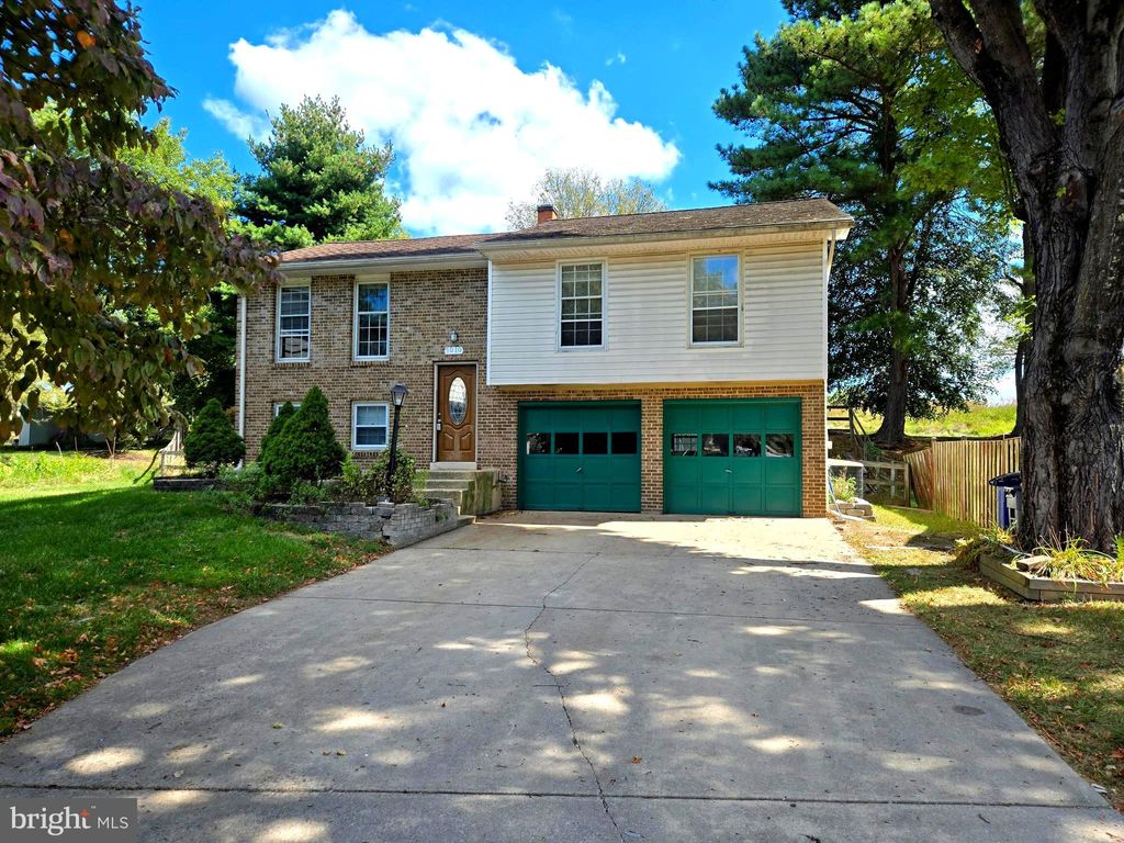 Photo of 7010 Folded Palm, COLUMBIA, MD 21045 (MLS # MDHW2058958)