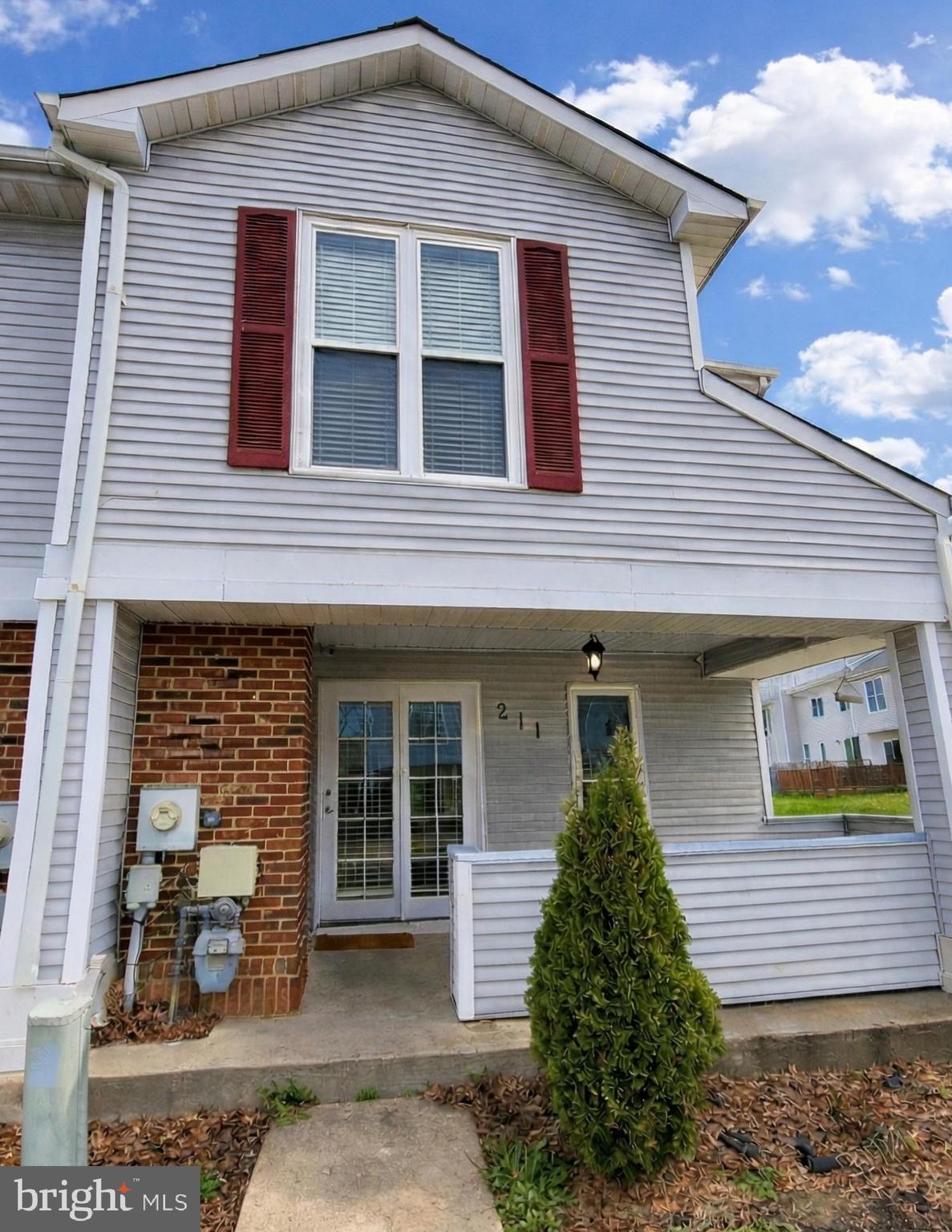 211 LAKE ARROWHEAD CIRCLE