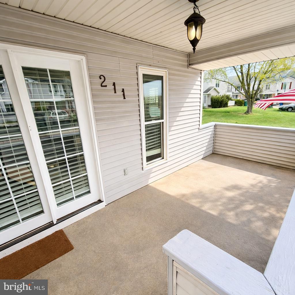 211 LAKE ARROWHEAD CIRCLE