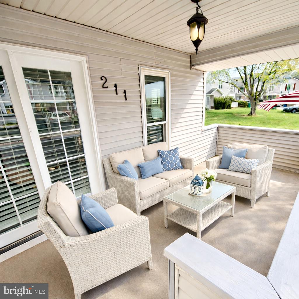 211 LAKE ARROWHEAD CIRCLE