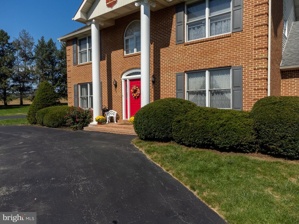 Photo of 1002 SHADOWSTONE DR, LANCASTER, PA 17603 (MLS # PALA2025472)