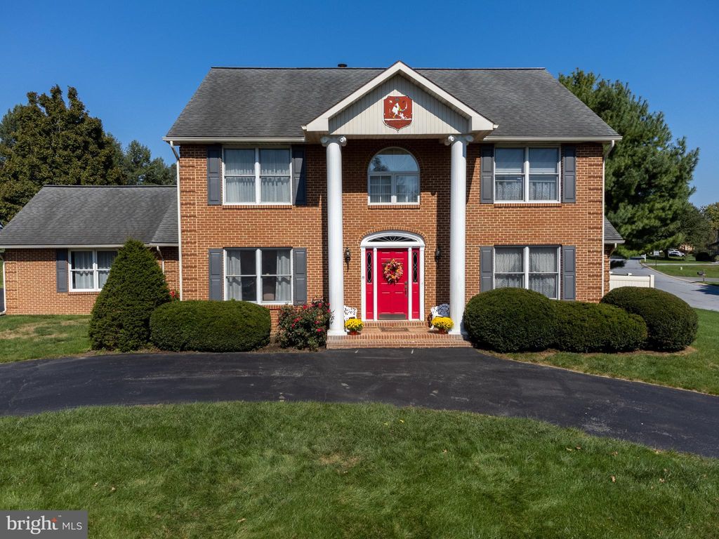 Photo of 1002 SHADOWSTONE DR, LANCASTER, PA 17603 (MLS # PALA2025472)