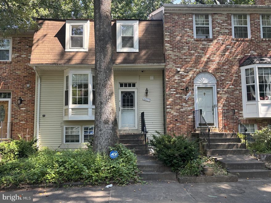 Located in a prime area of Burke, this townhouse offers excellent school districts and convenient access to shopping and transportation.
It features 4 bedrooms and 4 full bathrooms, with beautiful hardwood floors throughout.
The additional dining area on the main floor can also be used as an extra room, providing added flexibility.
Great location, great home, and a competitive price.