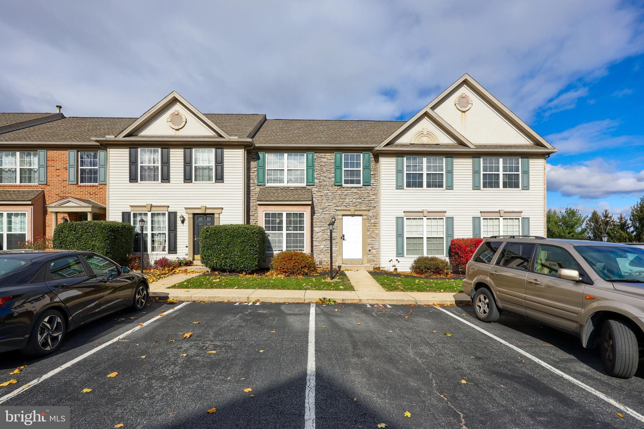 LOMBARD PINES - Residential