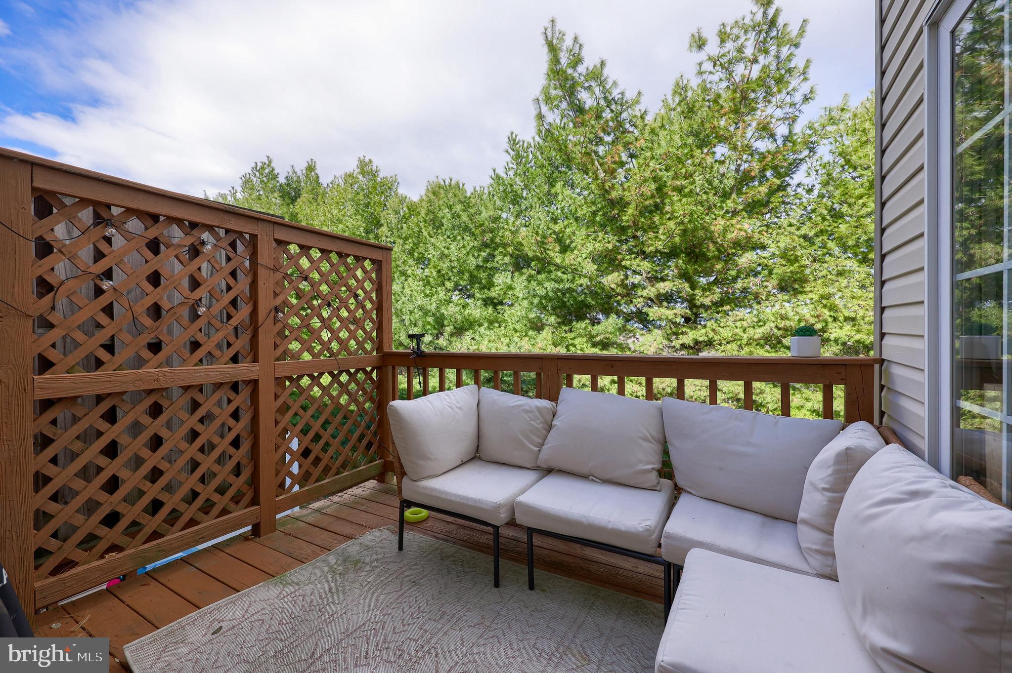 LOMBARD PINES - Residential