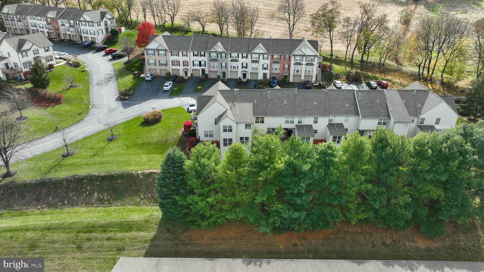 LOMBARD PINES - Residential