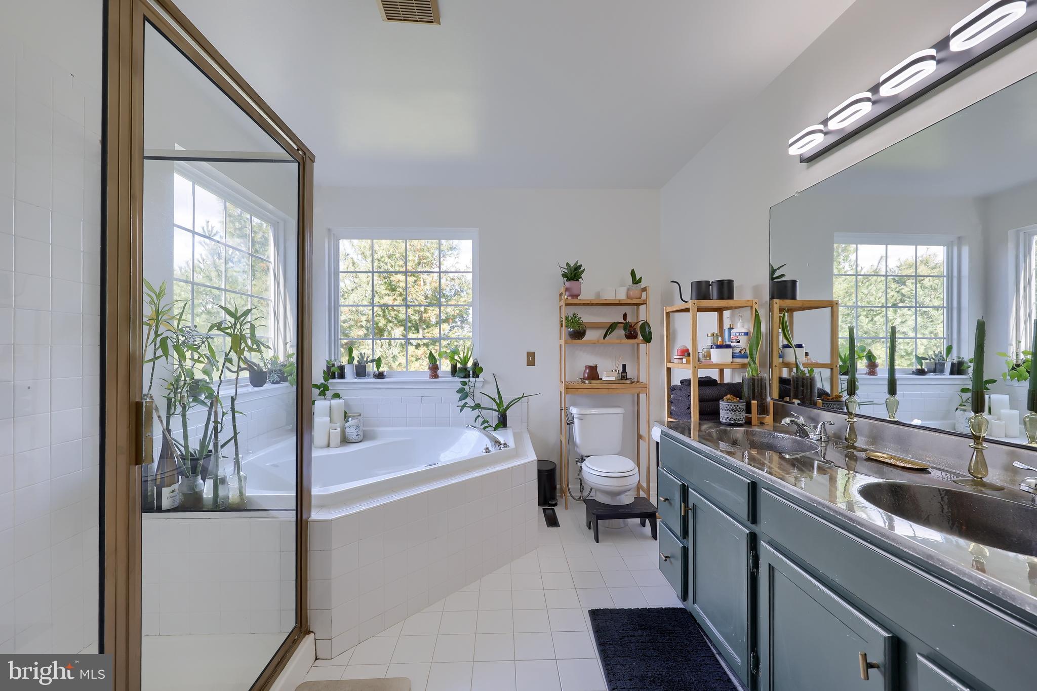 LOMBARD PINES - Residential