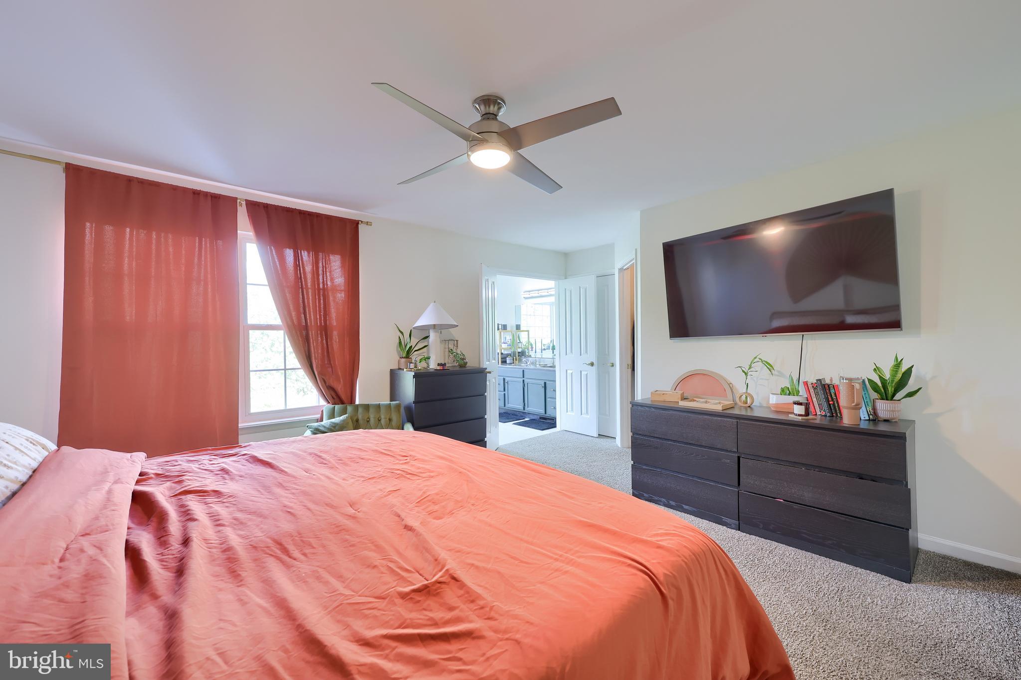 LOMBARD PINES - Residential