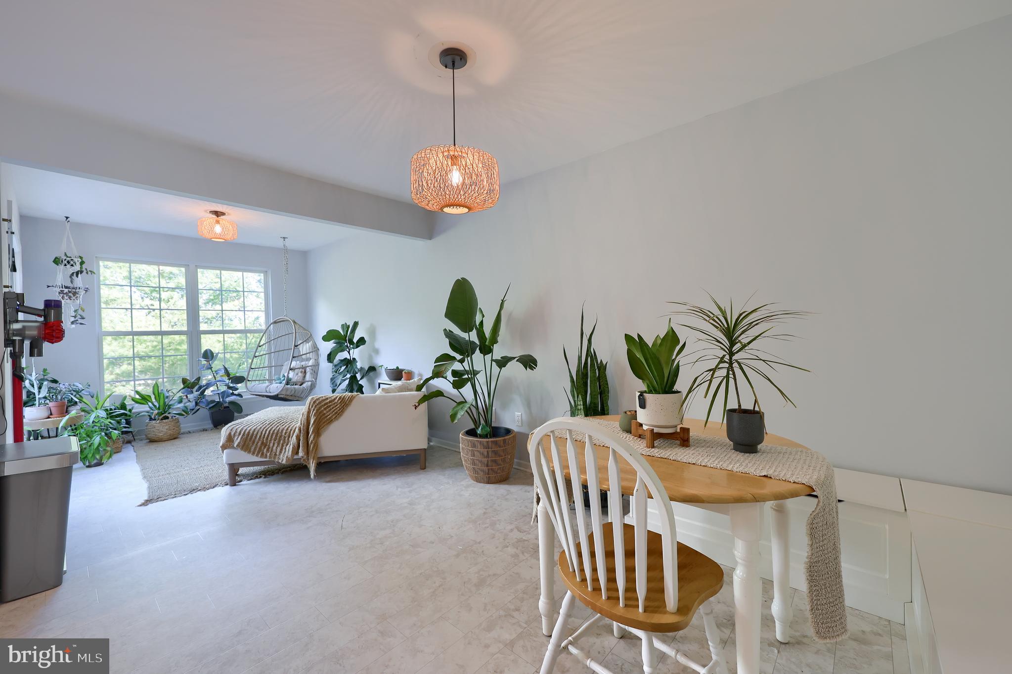 LOMBARD PINES - Residential