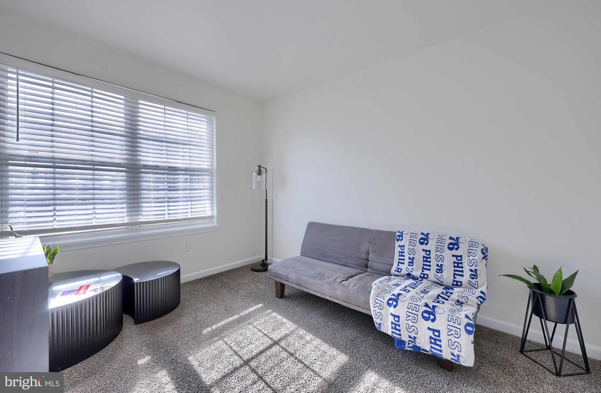 LOMBARD PINES - Residential