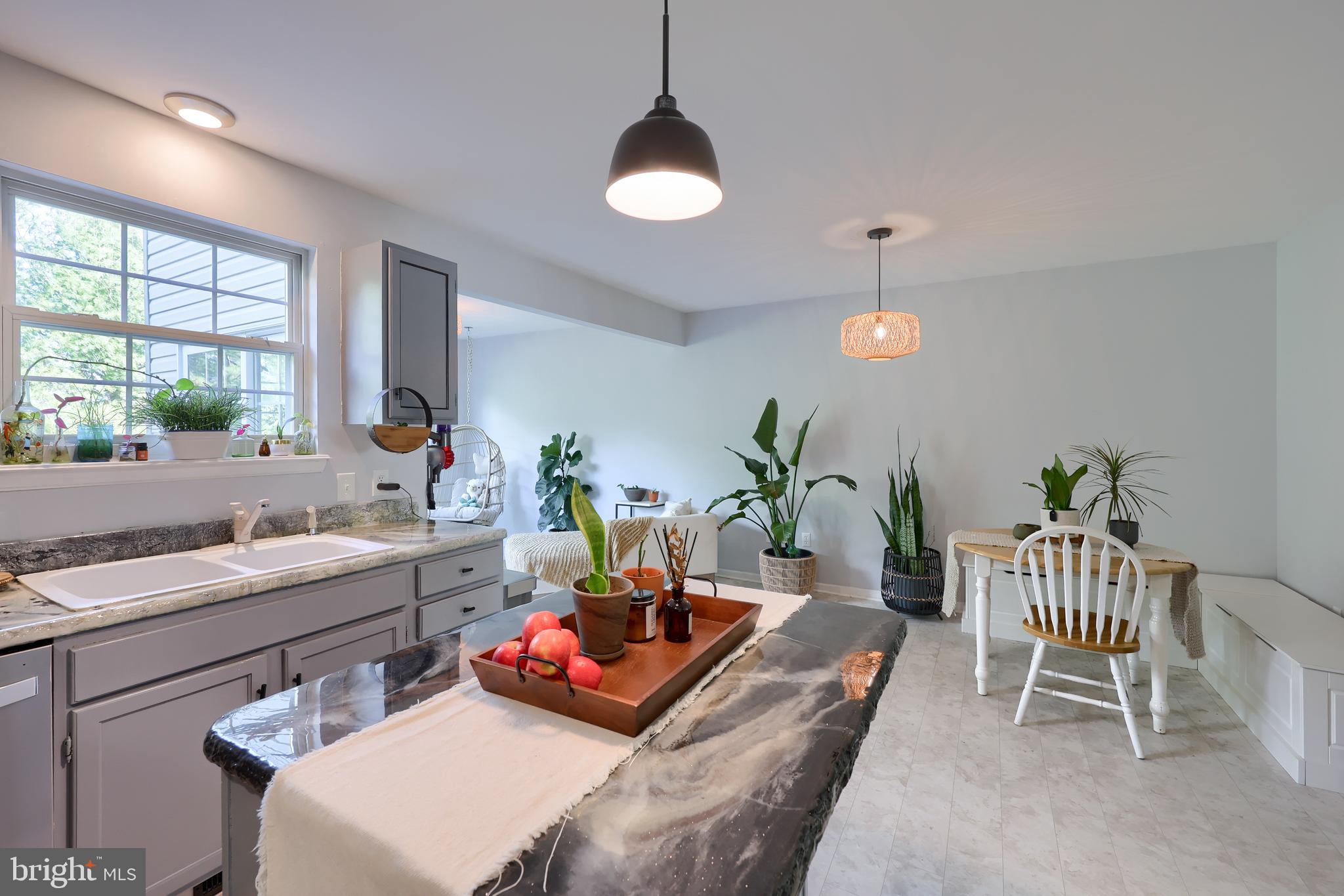 LOMBARD PINES - Residential