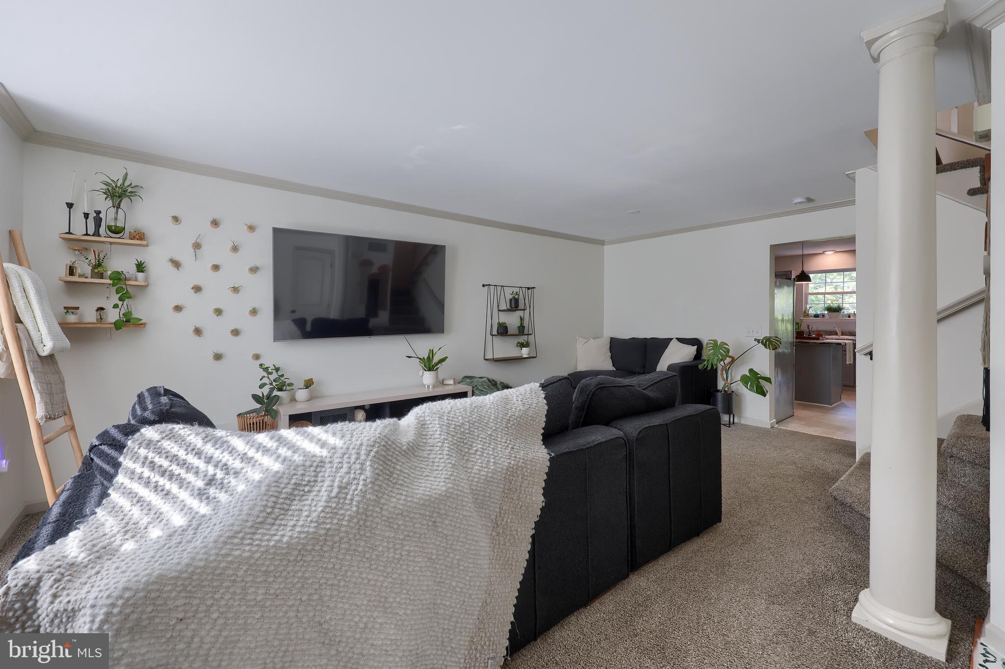 LOMBARD PINES - Residential