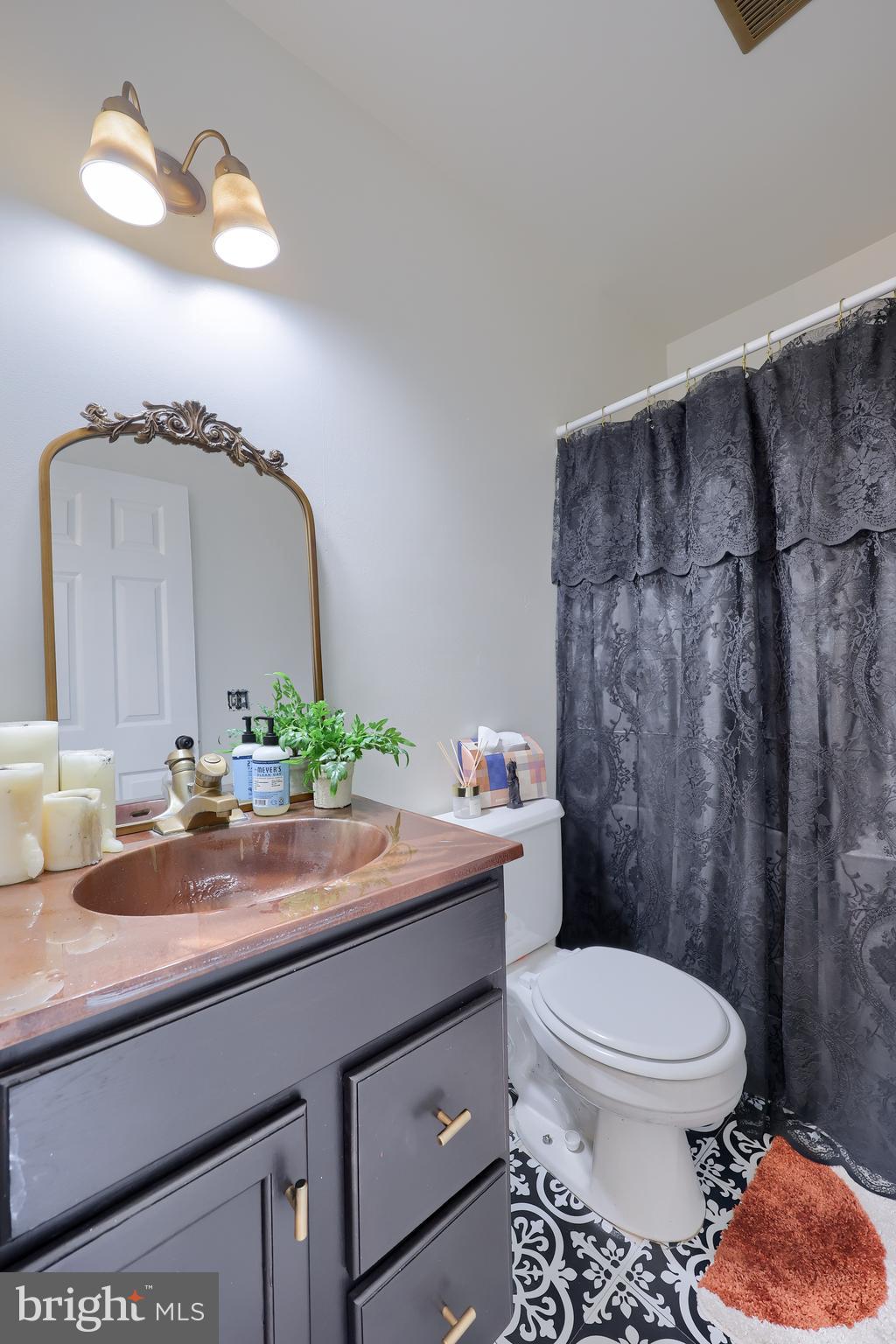 LOMBARD PINES - Residential