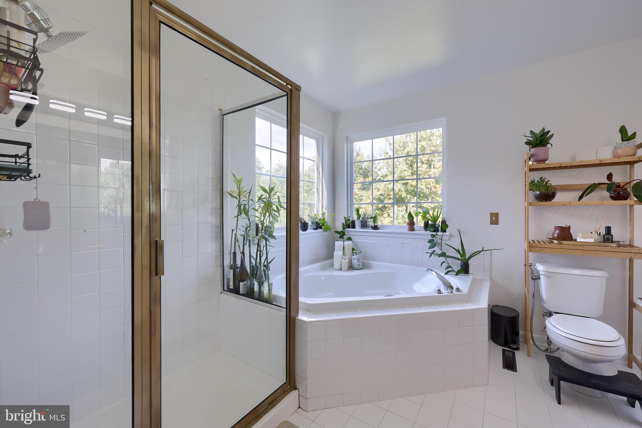 LOMBARD PINES - Residential