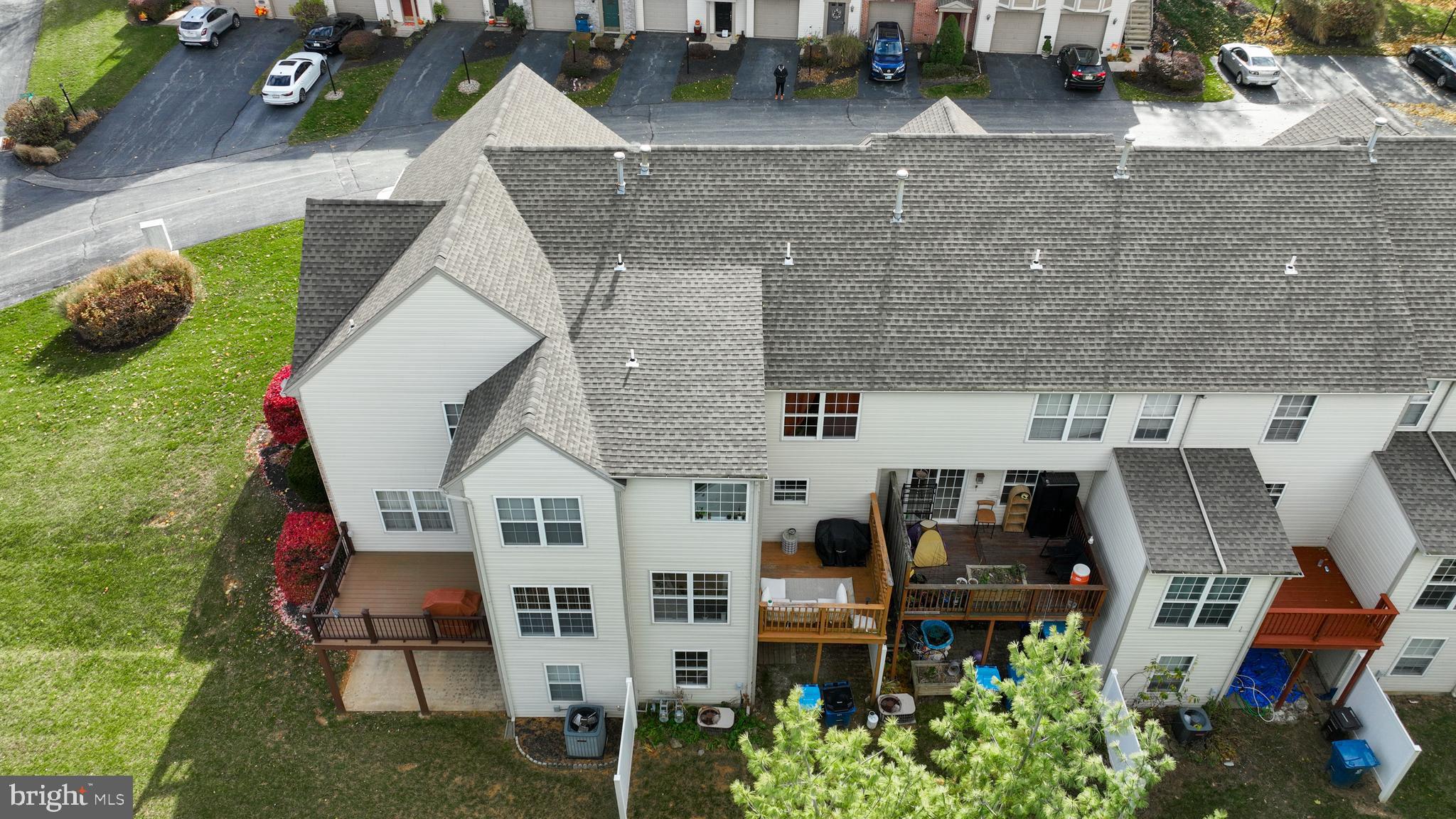 LOMBARD PINES - Residential