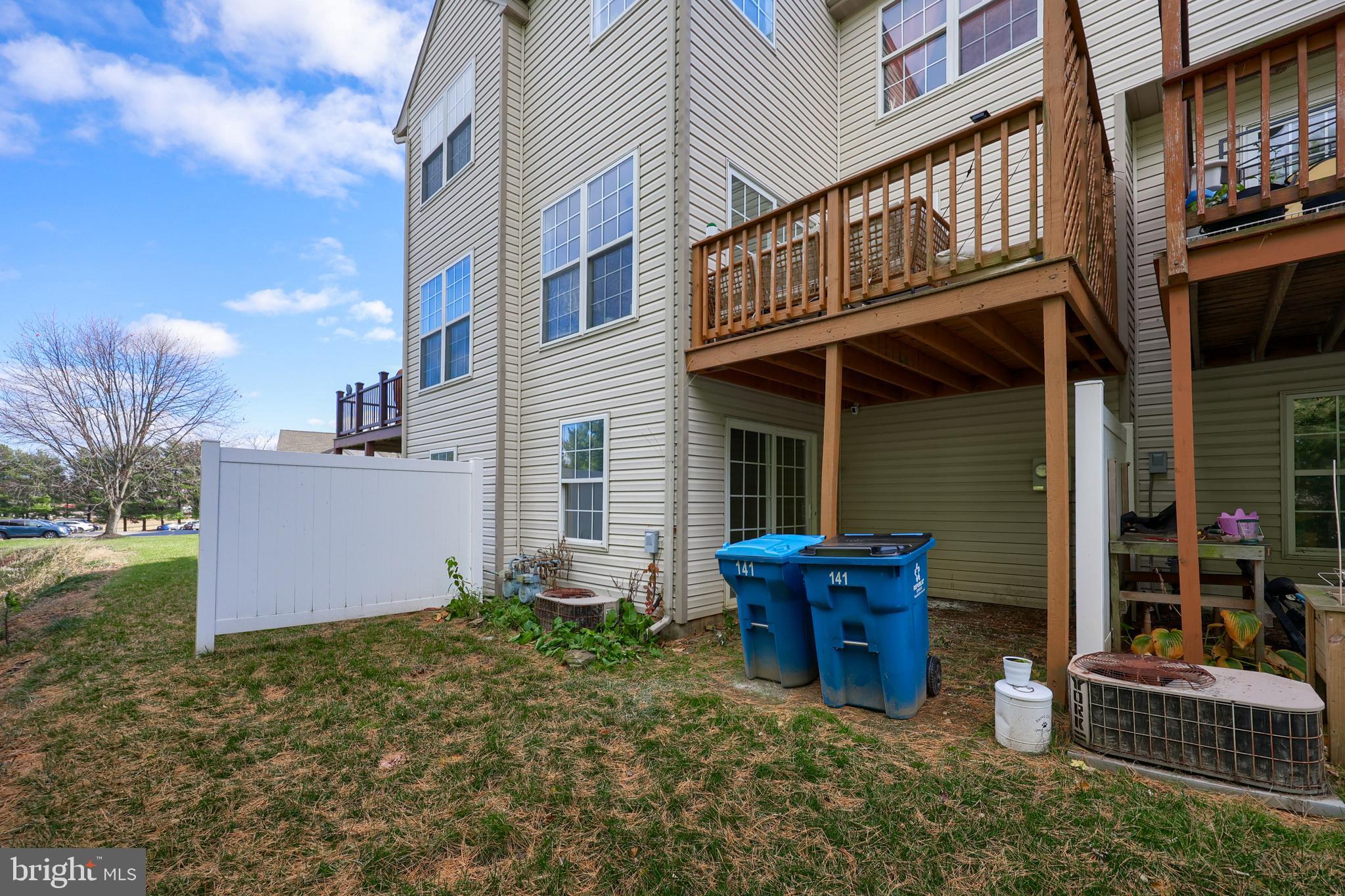 LOMBARD PINES - Residential