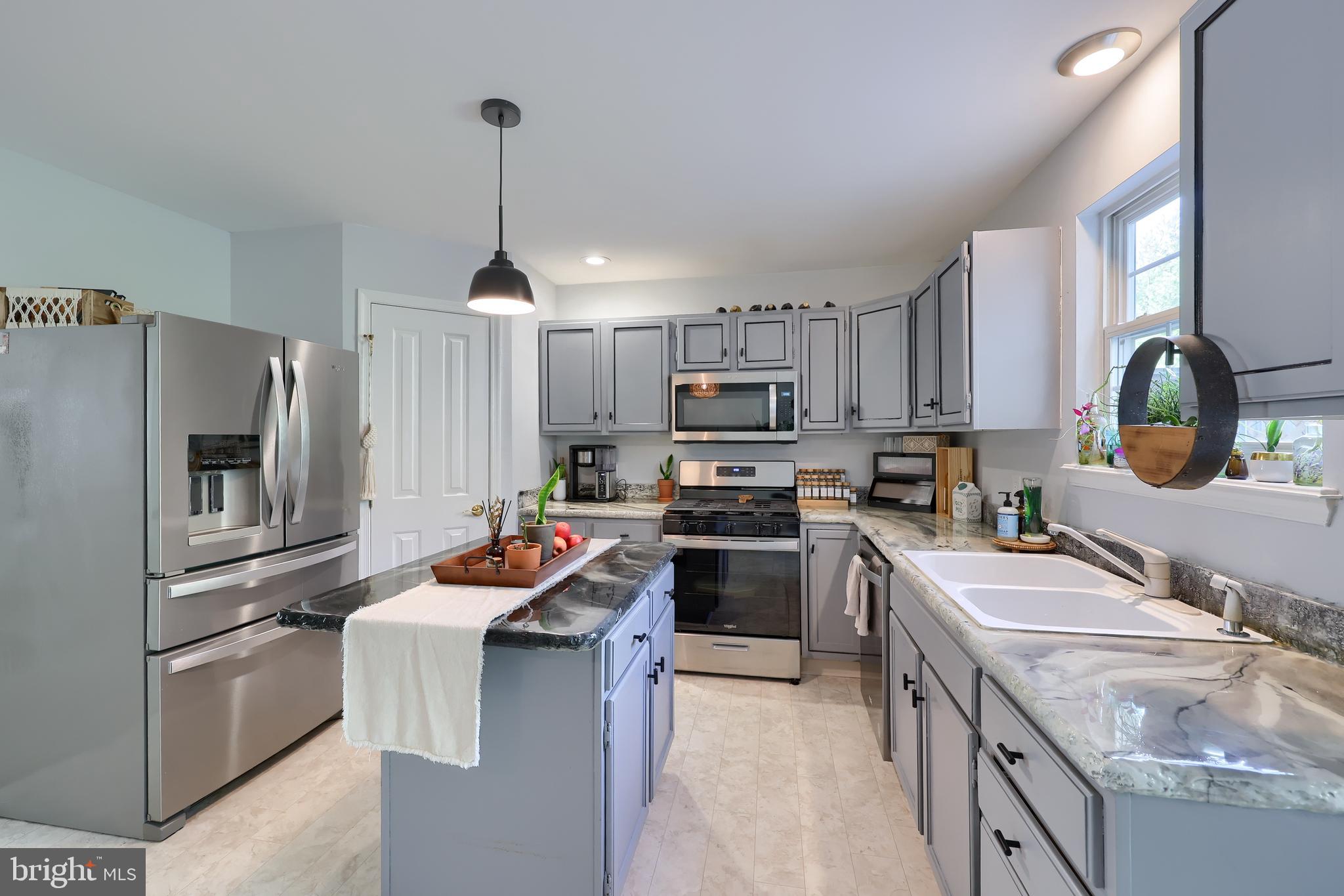 LOMBARD PINES - Residential