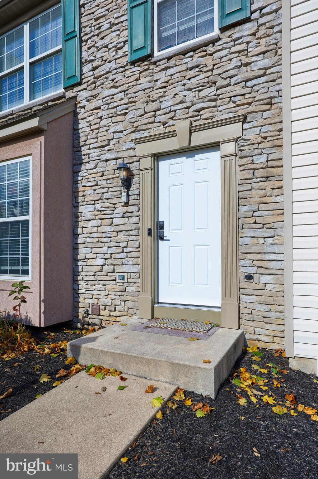 LOMBARD PINES - Residential