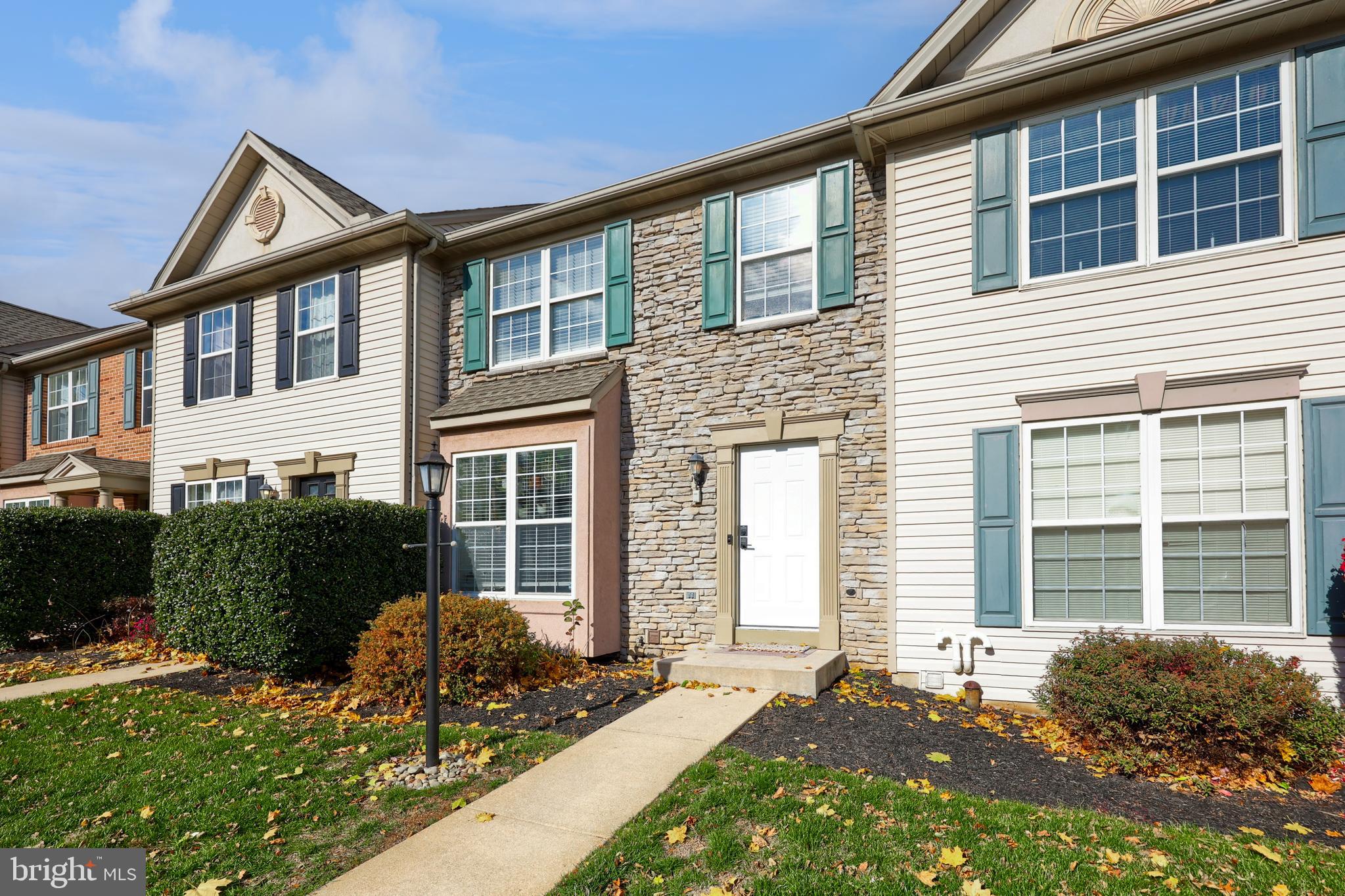 LOMBARD PINES - Residential