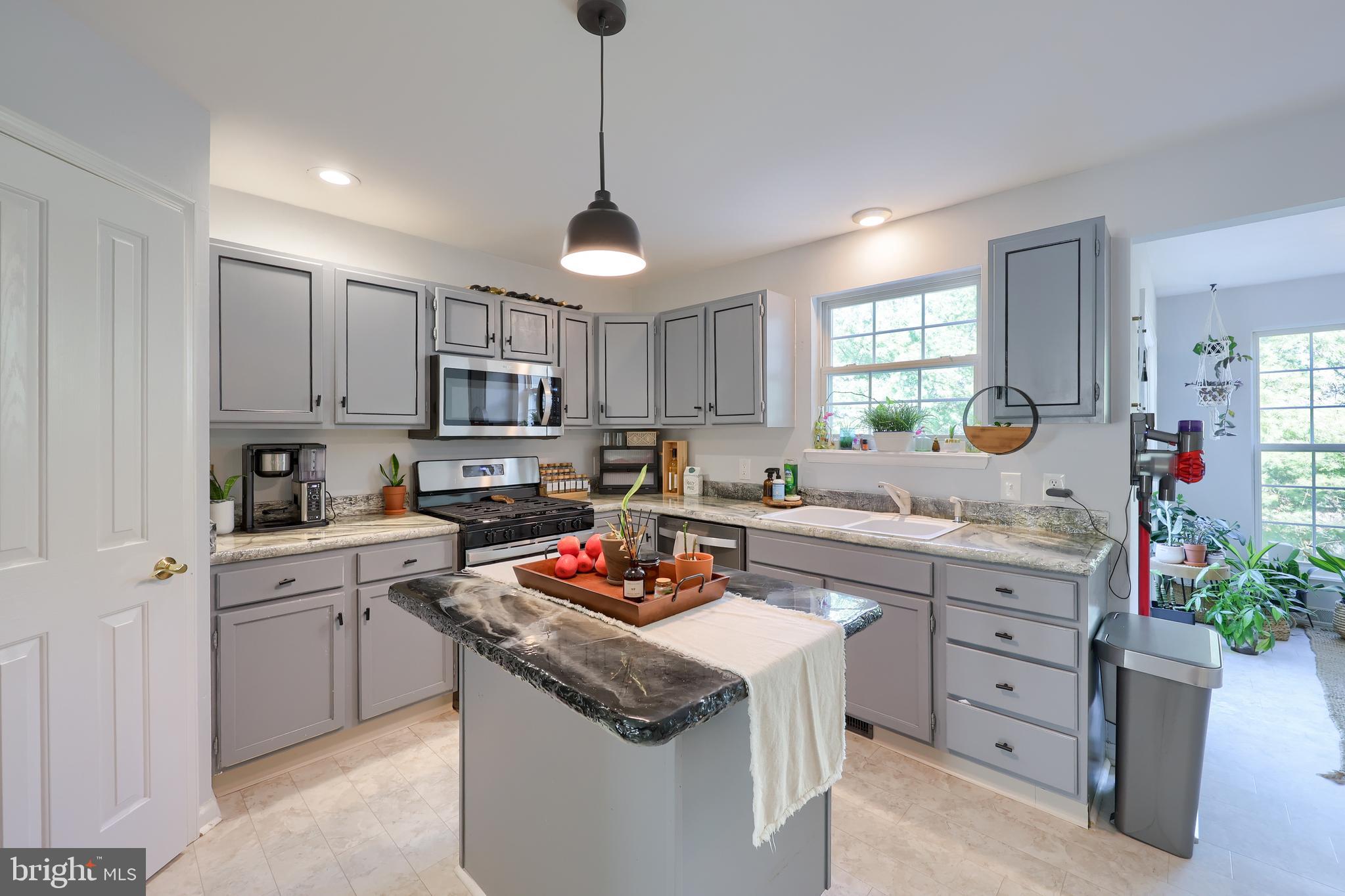 LOMBARD PINES - Residential